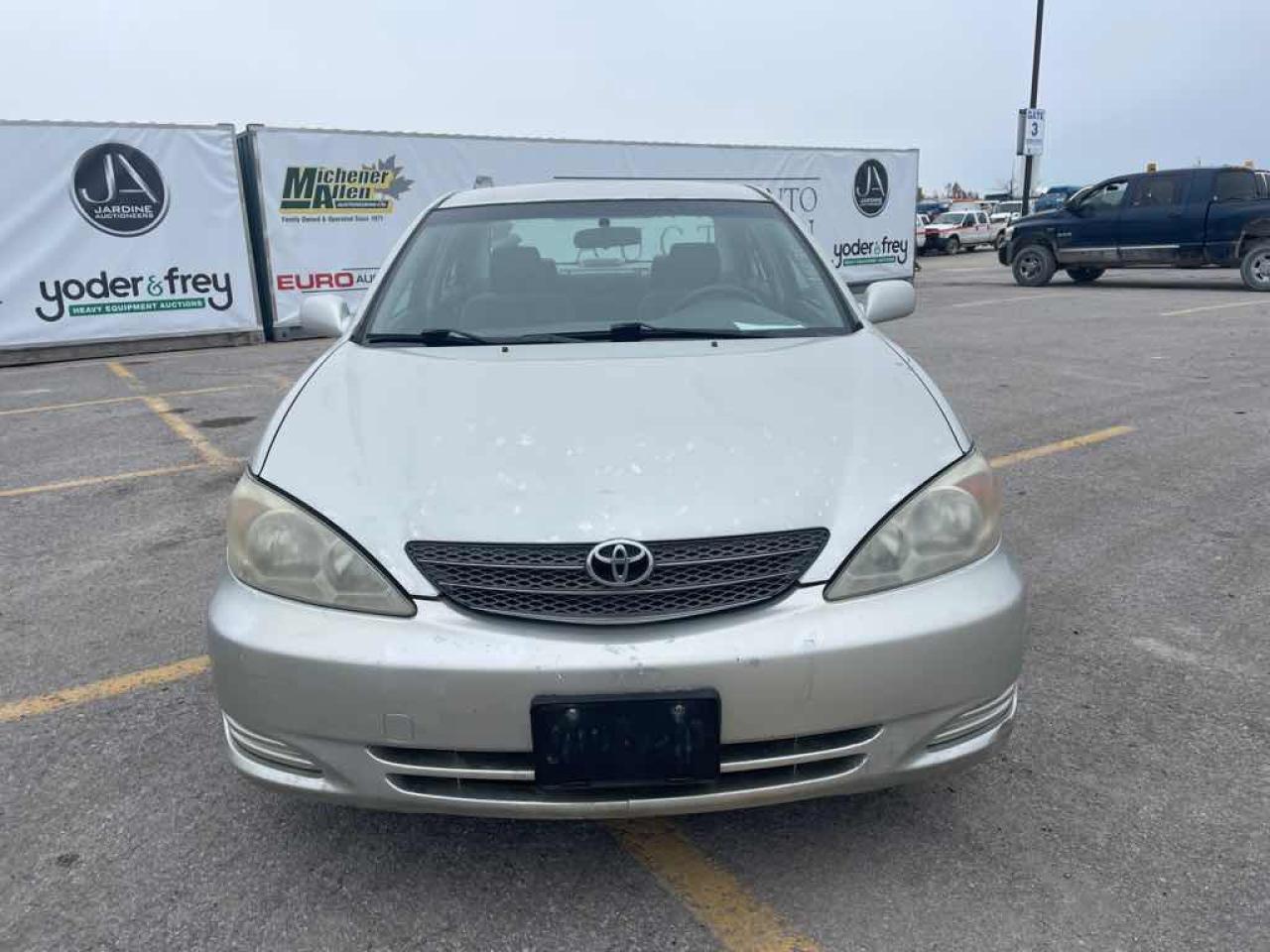 2002 Toyota Camry LE - Photo #2