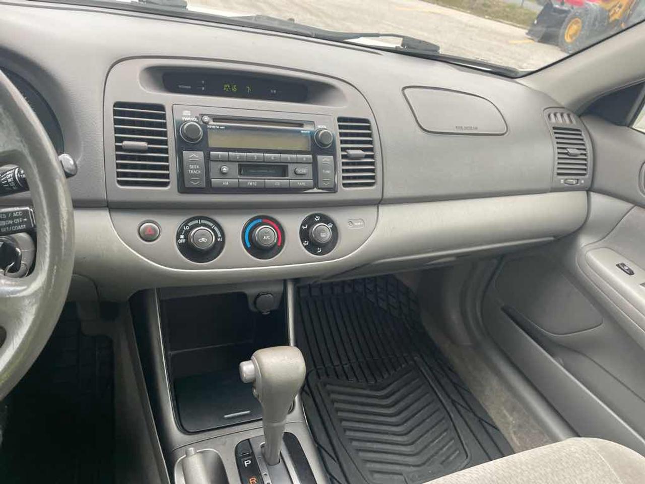 2002 Toyota Camry LE Photo