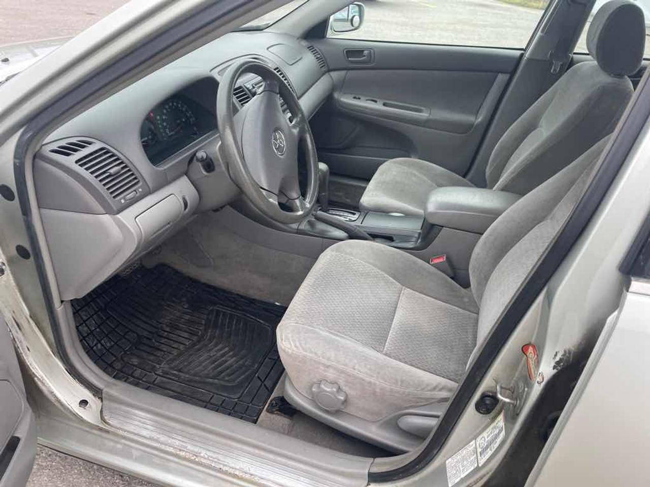 2002 Toyota Camry LE Photo