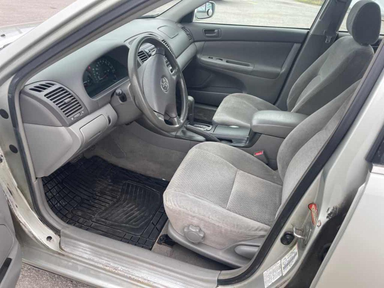 2002 Toyota Camry LE - Photo #8