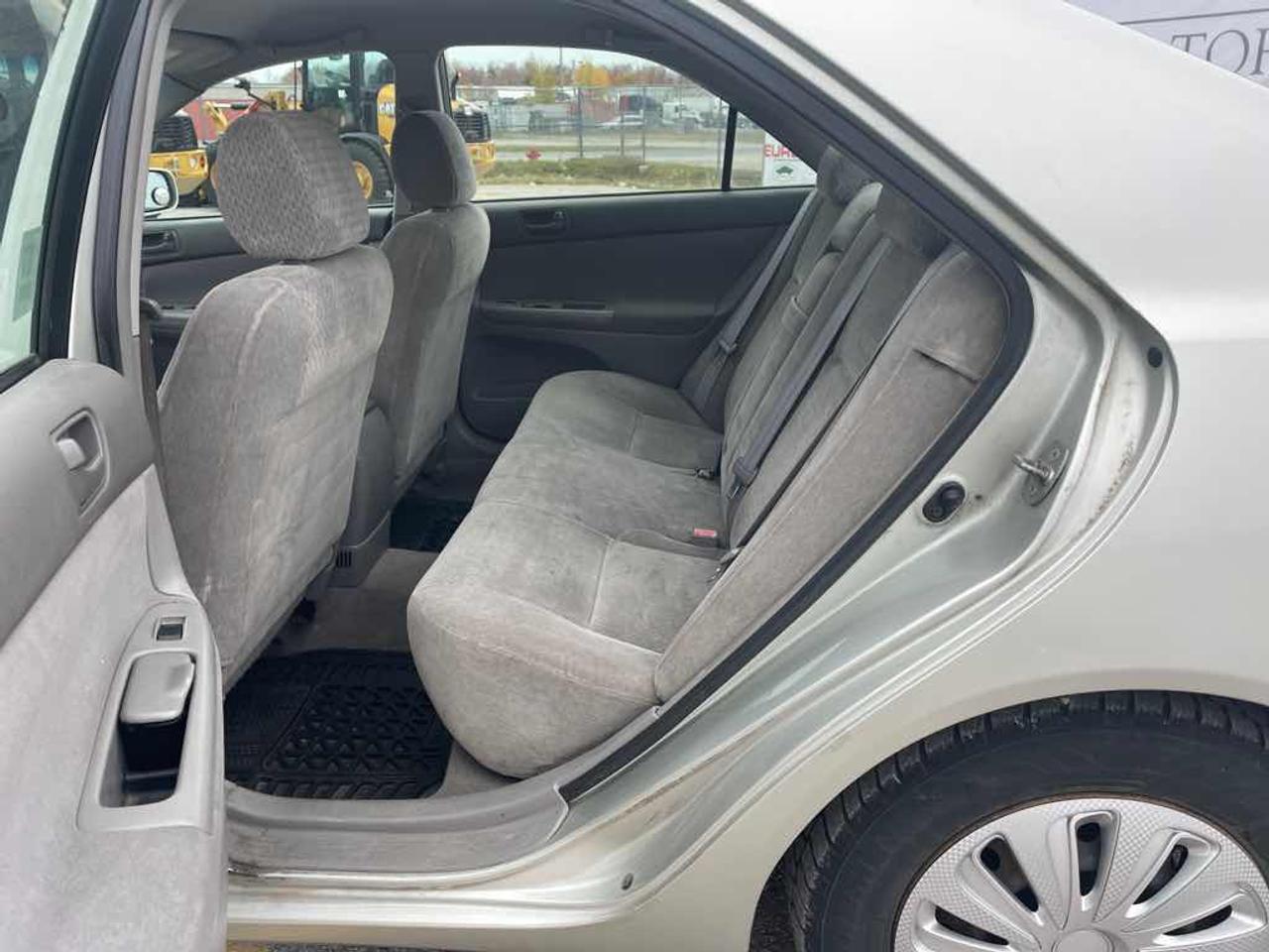 2002 Toyota Camry LE Photo