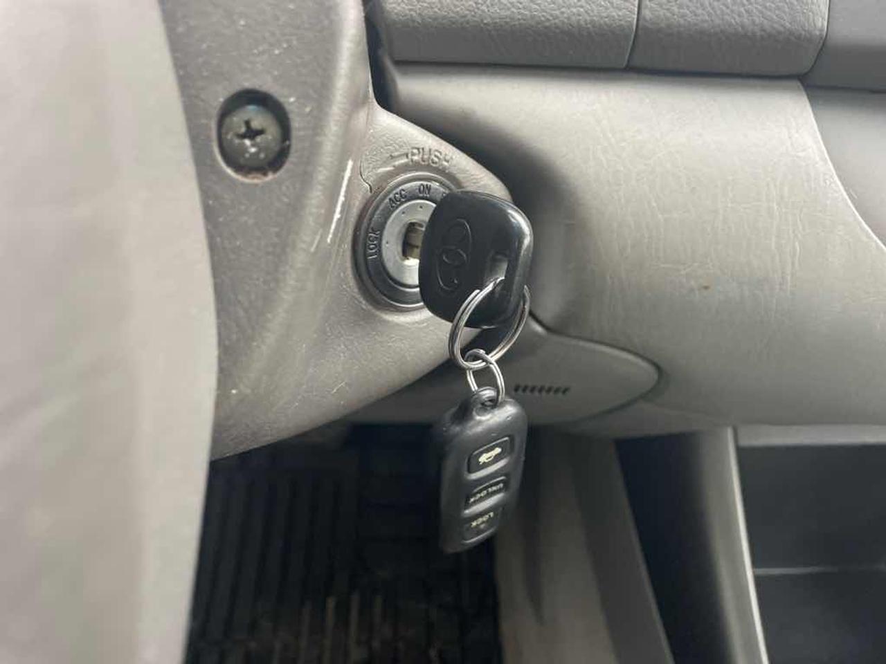 2002 Toyota Camry LE Photo