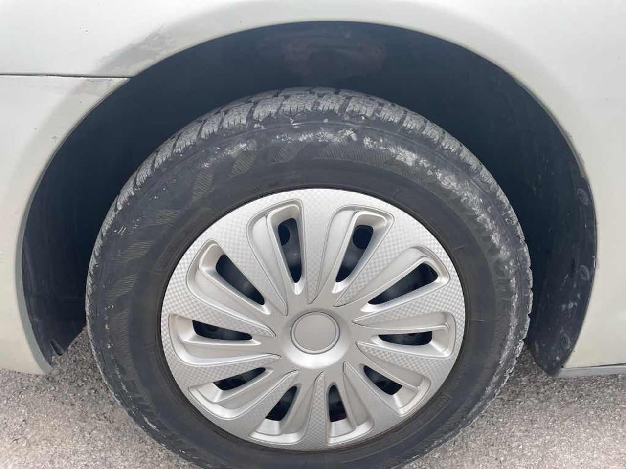 2002 Toyota Camry LE Photo