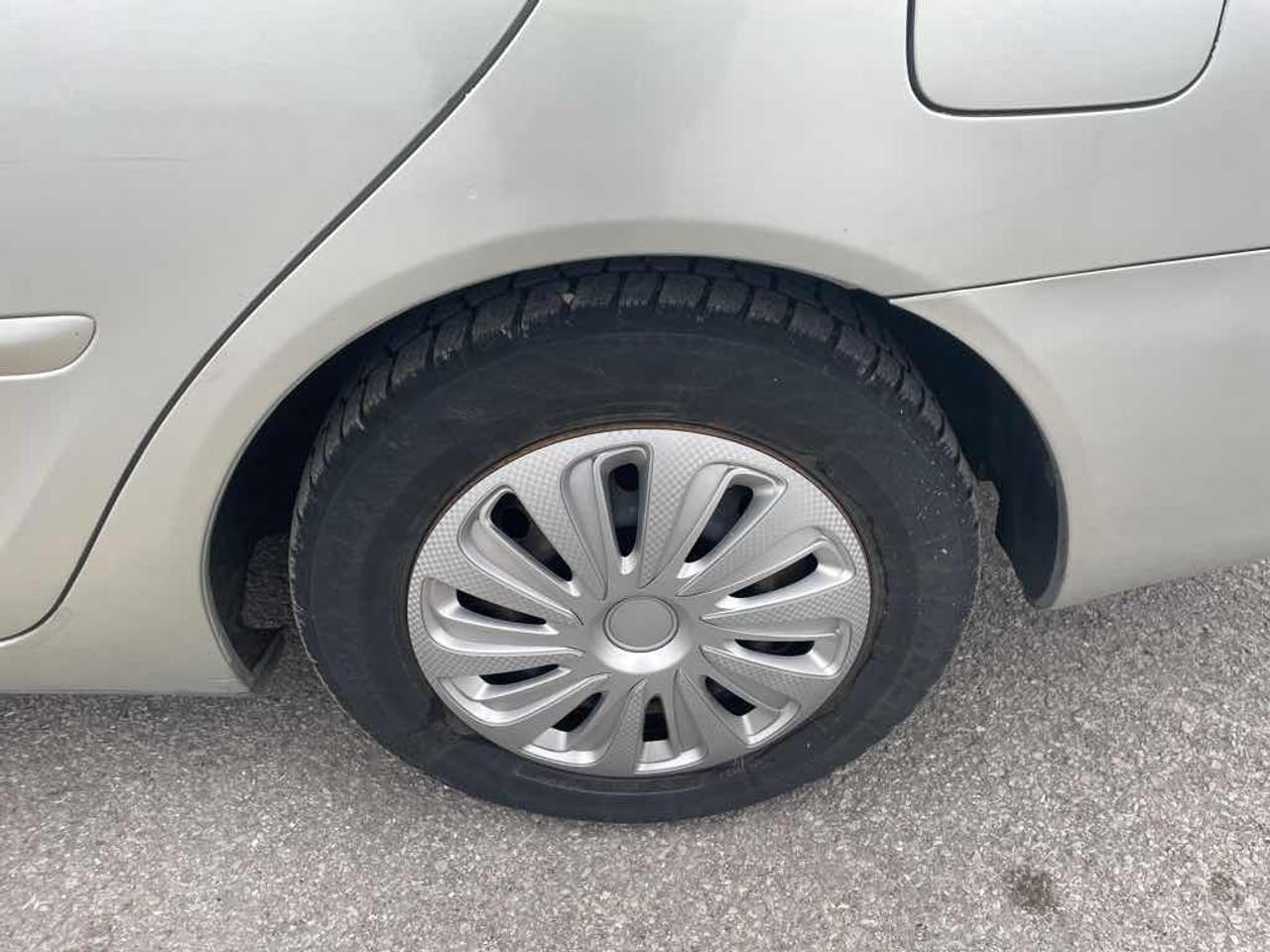 2002 Toyota Camry LE Photo