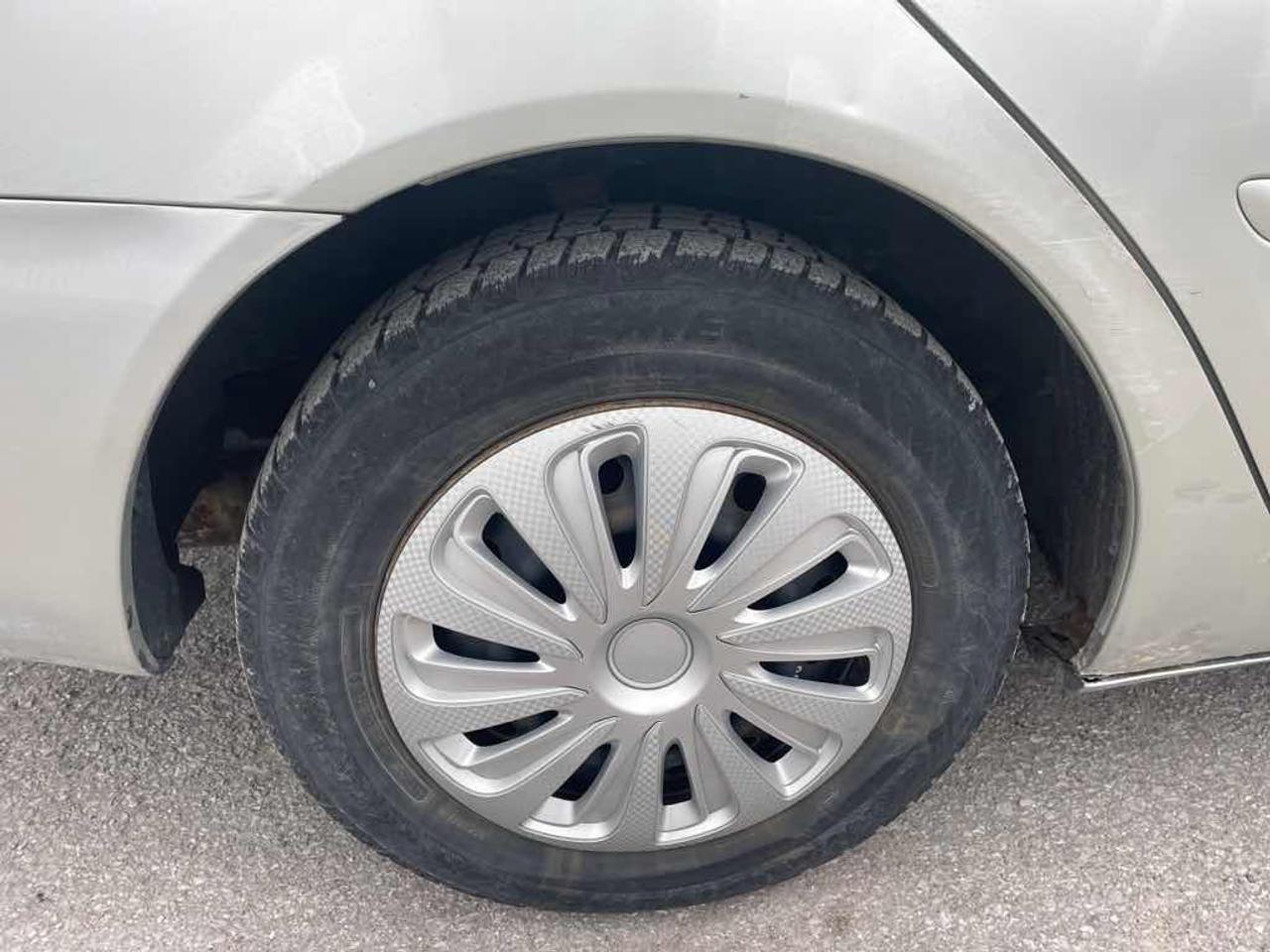 2002 Toyota Camry LE Photo