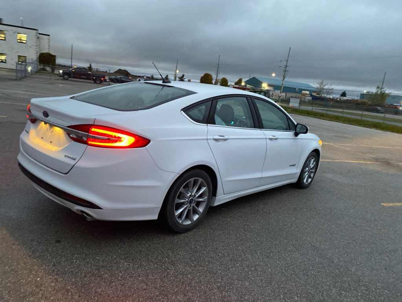 2017 Ford Fusion S Hybrid Photo