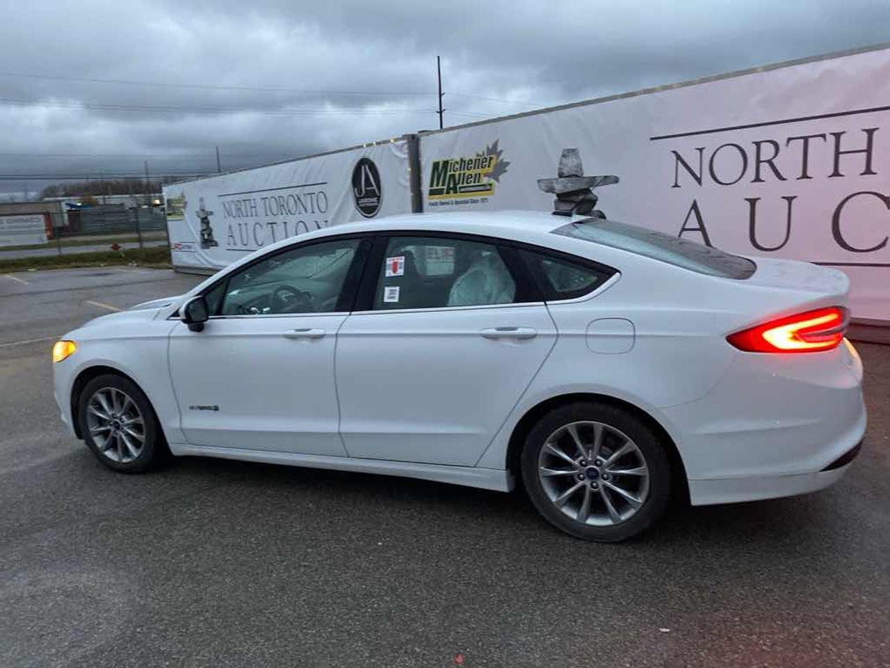 2017 Ford Fusion S Hybrid Photo