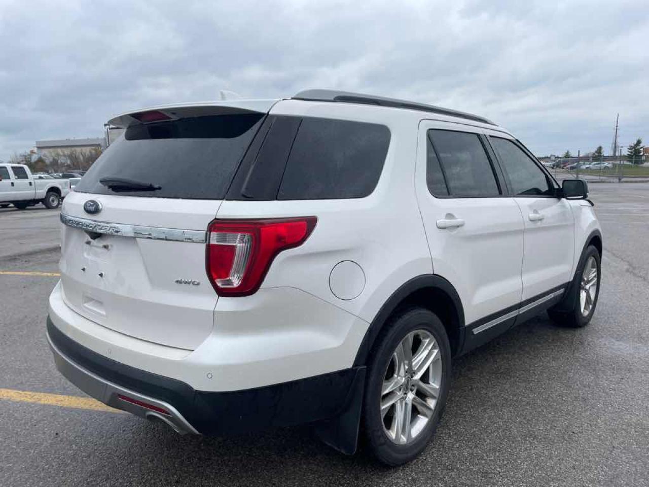 2017 Ford Explorer XLT - Photo #4