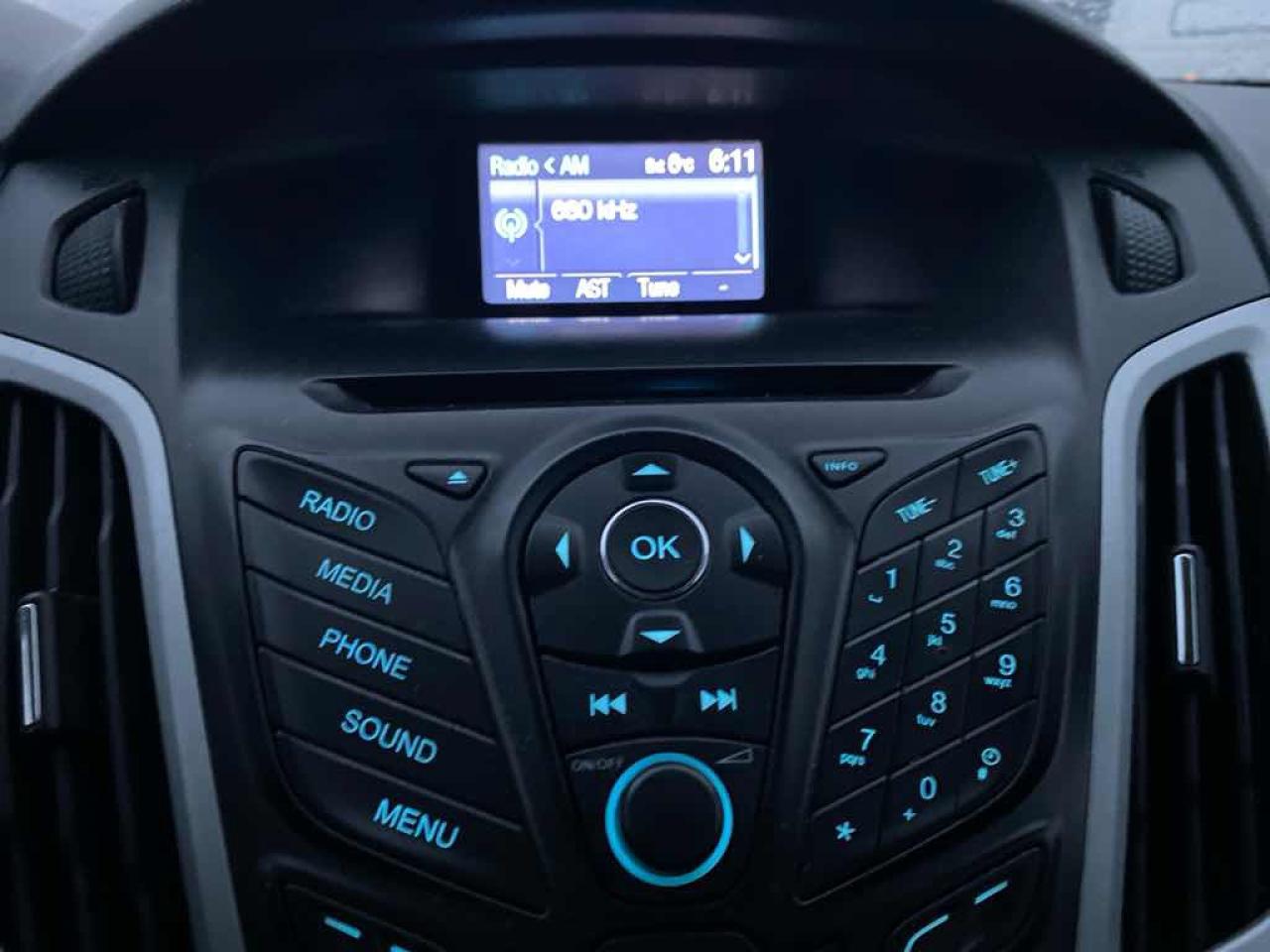 2014 Ford Focus SE - Photo #17