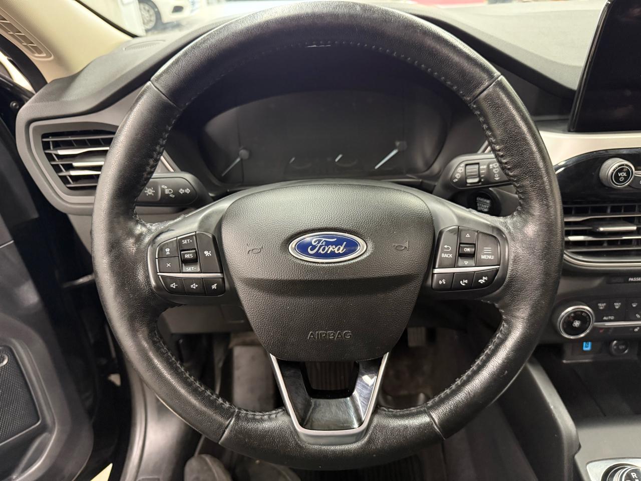2020 Ford Escape SEL - Photo #17