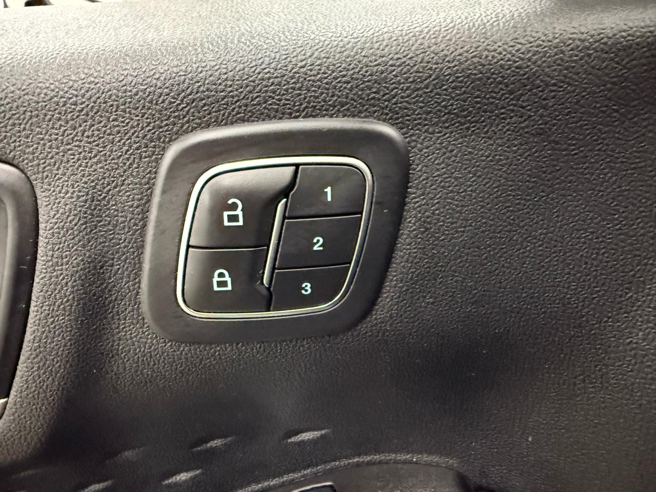 2020 Ford Escape SEL - Photo #15