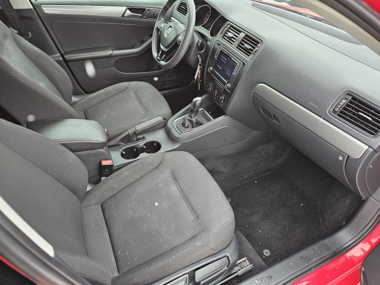 2016 Volkswagen Jetta Trendline, AUTO/BACKUP CAMERA/BEAUTIFUL CAR/CERT Photo