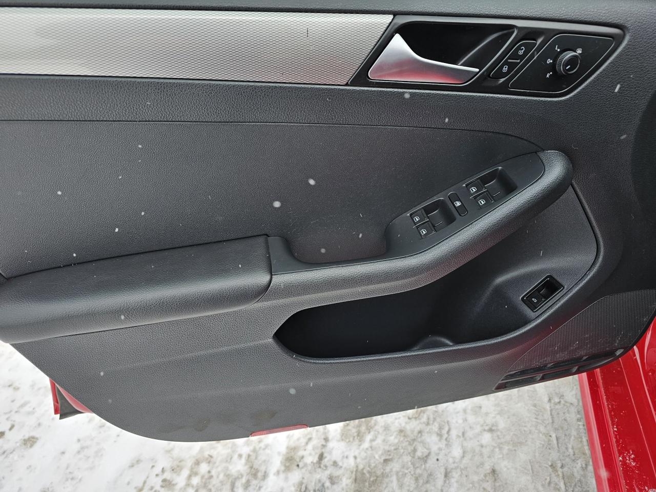 2016 Volkswagen Jetta Trendline, AUTO/BACKUP CAMERA/BEAUTIFUL CAR/CERT Photo