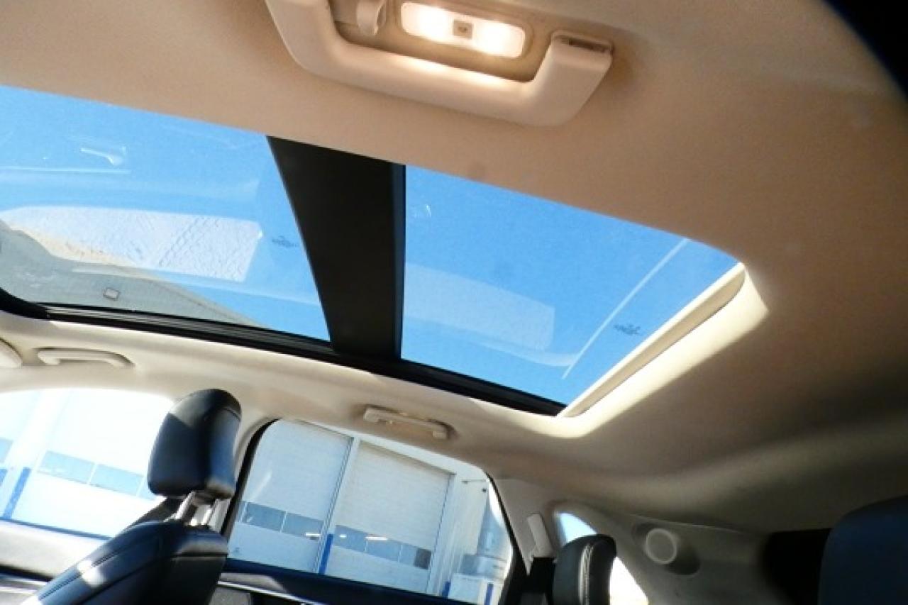 2024 Ford Edge Titanium AWD w/Htd Leather, pano S/R, BUC - Photo #17