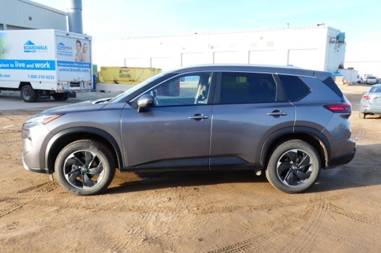 2024 Nissan Rogue SV AWD w/Htd cloth, moonroof, BUC - Photo #1