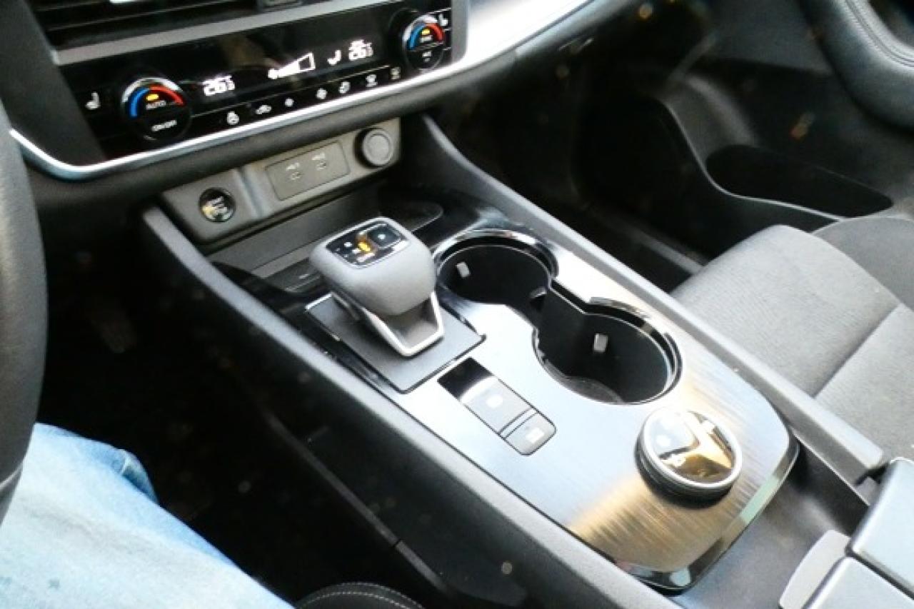 2024 Nissan Rogue SV AWD w/Htd cloth, moonroof, BUC - Photo #16