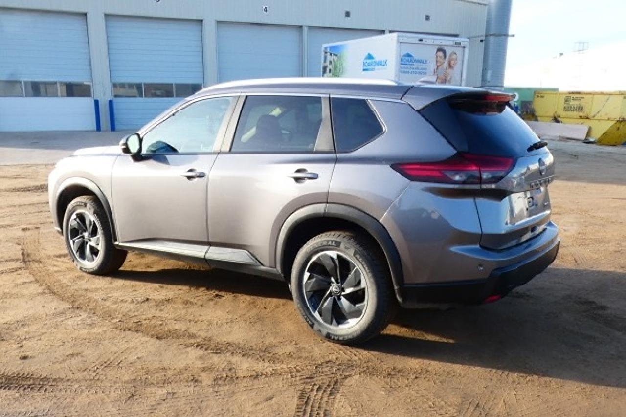 2024 Nissan Rogue SV AWD w/Htd cloth, moonroof, BUC - Photo #8