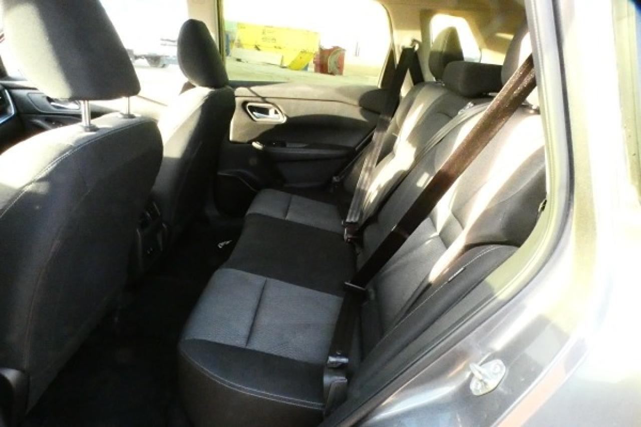 2024 Nissan Rogue SV AWD w/Htd cloth, moonroof, BUC - Photo #10