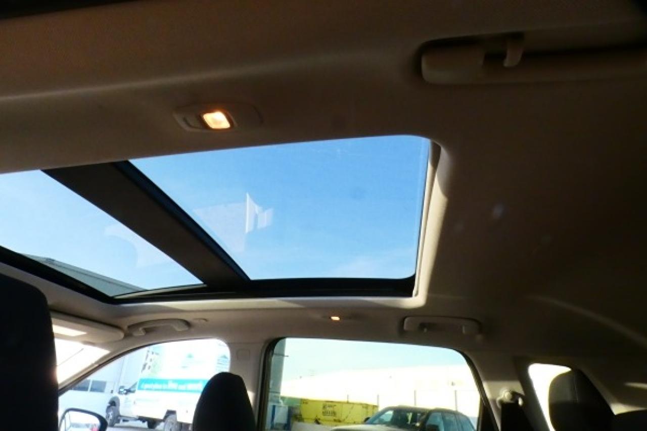 2024 Nissan Rogue SV AWD w/Htd cloth, moonroof, BUC - Photo #17