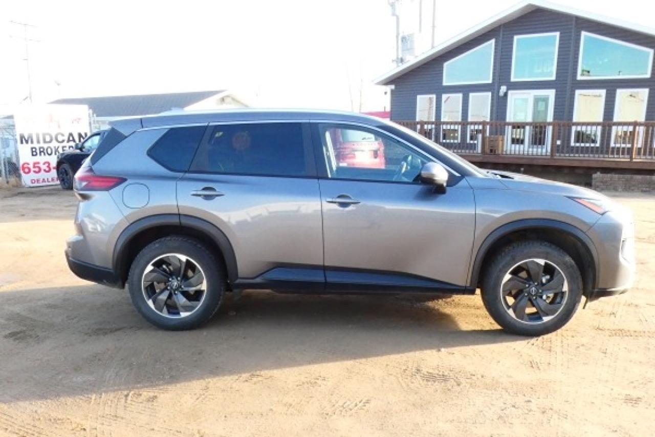 2024 Nissan Rogue SV AWD w/Htd cloth, moonroof, BUC - Photo #5