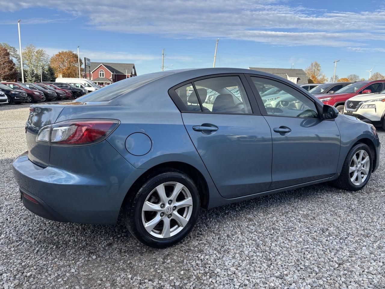 2011 Mazda MAZDA3 i Sport 4-Door Photo4