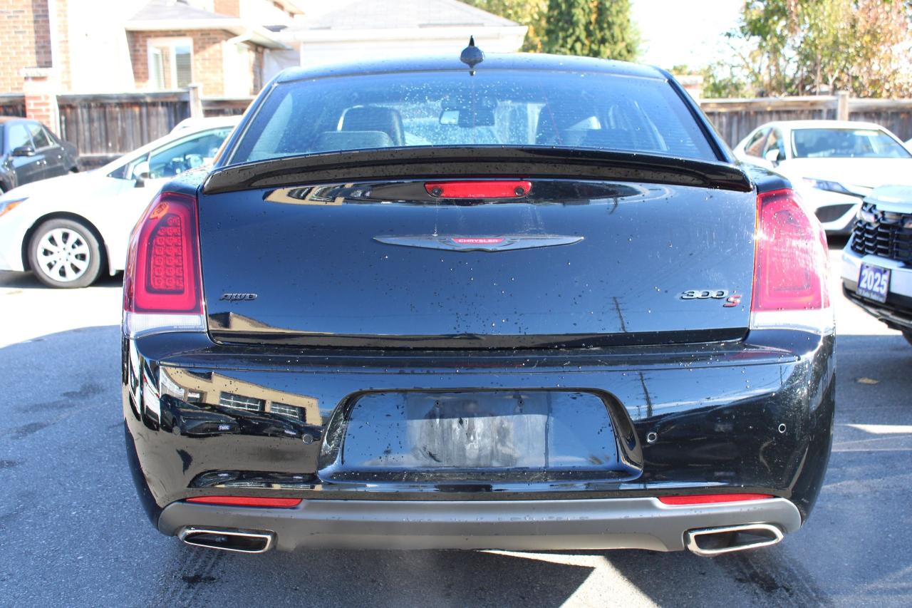 2023 Chrysler 300 300S - Photo #5