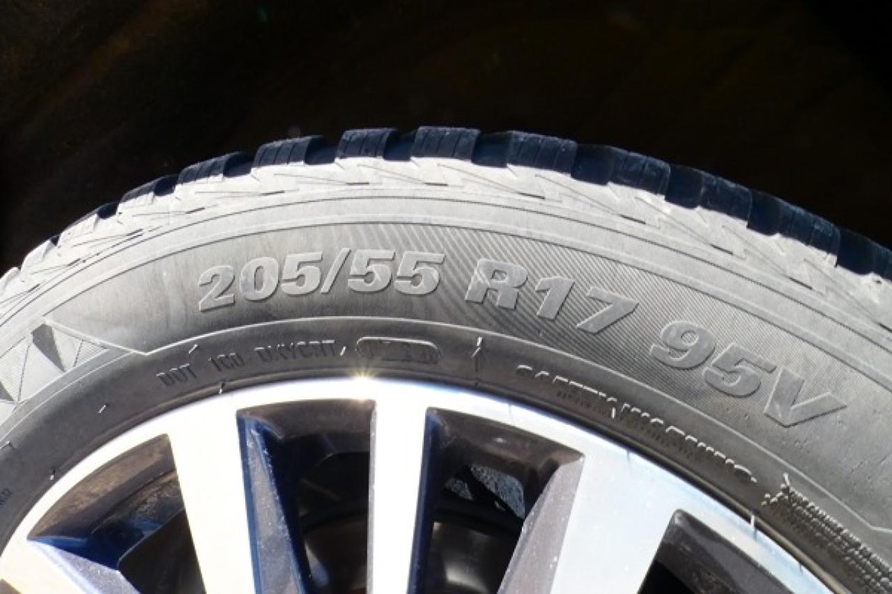 2024 Nissan Kicks SV FWD w/Htd cloth, BUC - Photo #18