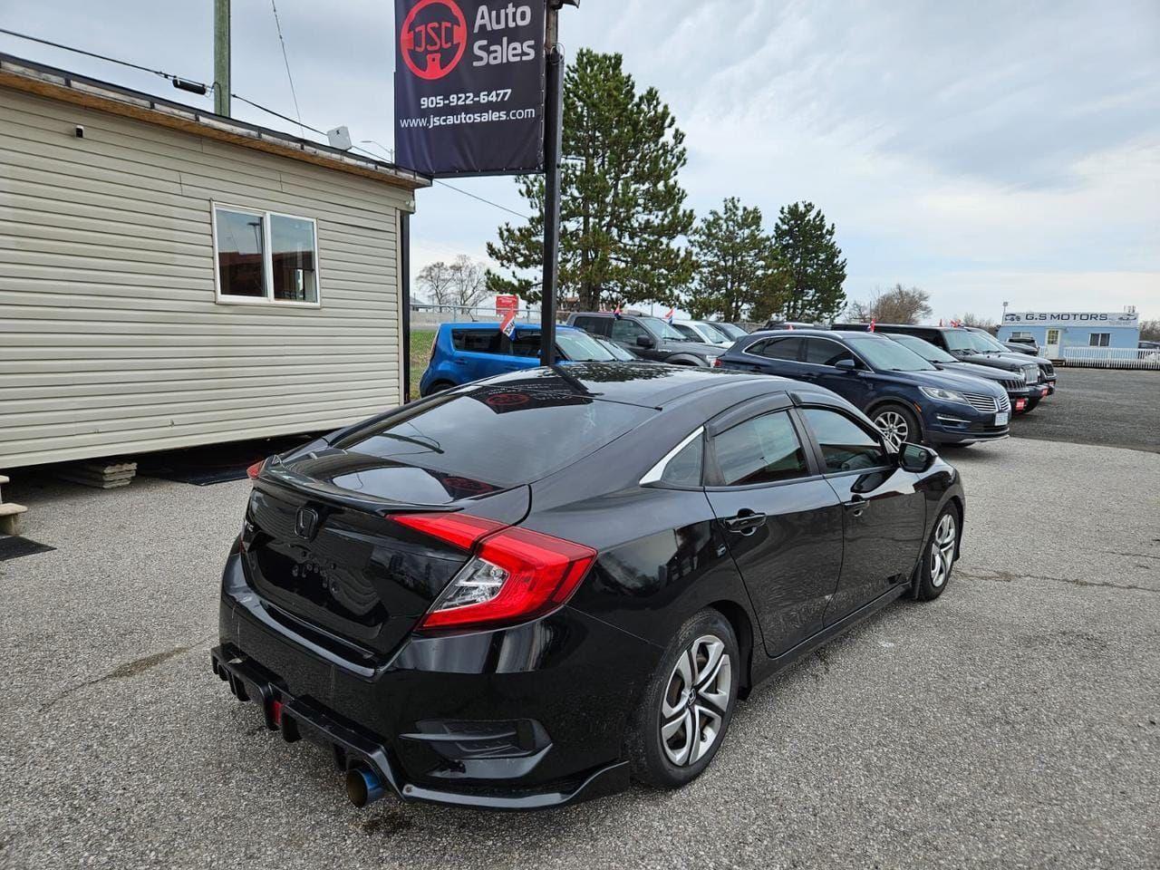 2018 Honda Civic LX MANUAL Photo