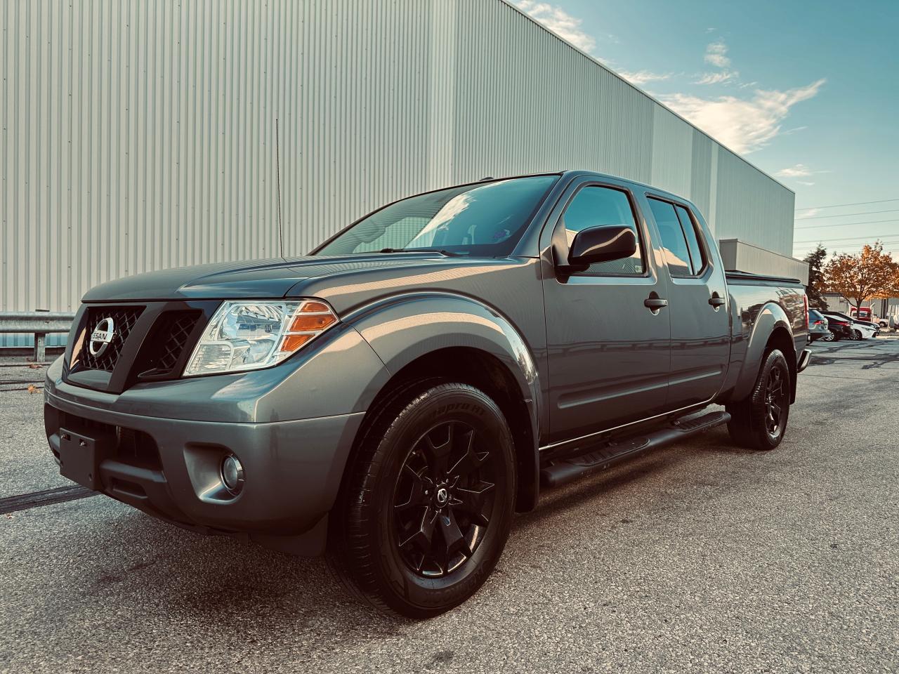 2018 Nissan Frontier Midnight Edition  Crew Cab Photo2