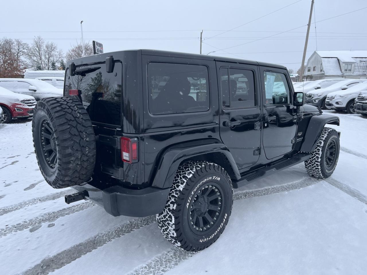 2017 Jeep Wrangler Unlimited Sahara 4WD Photo4