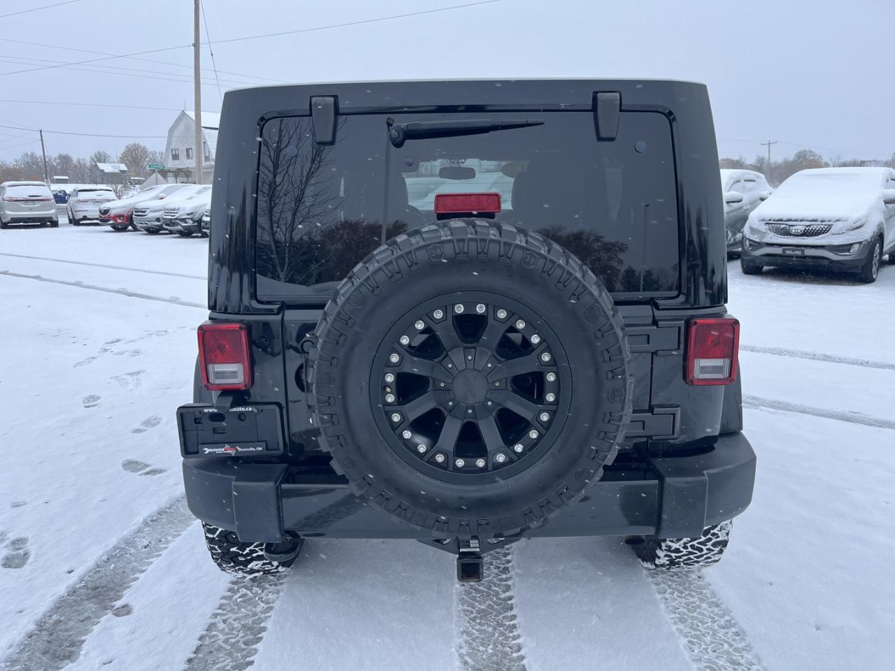 2017 Jeep Wrangler Unlimited Sahara 4WD Photo3