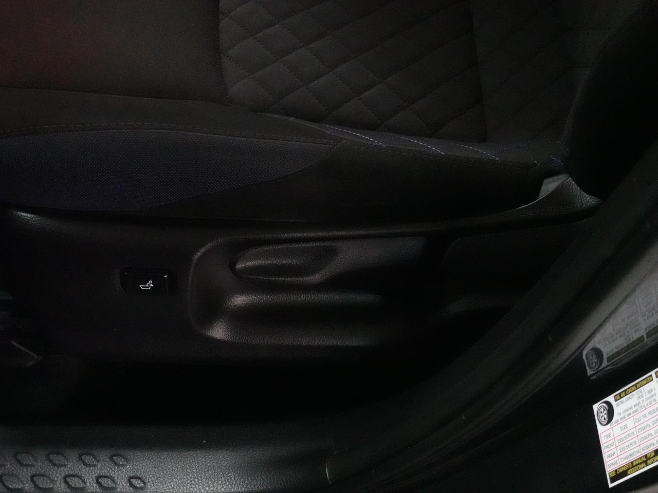 2022 Toyota C-HR XLE PREMIUM | LaneDep | Heated Seats | CarPlay