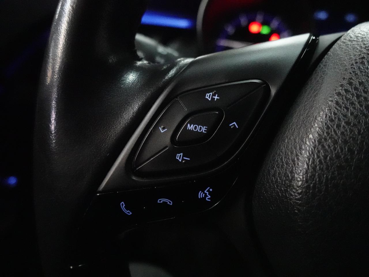 2022 Toyota C-HR XLE PREMIUM | LaneDep | Heated Seats | CarPlay Photo