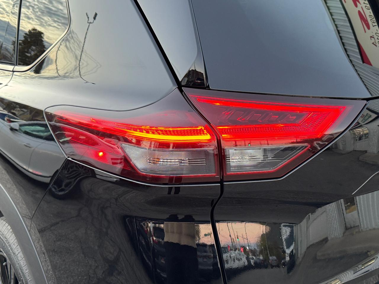 2023 Nissan Rogue SV Premium AWD Midnight Edition+CLEAN CARFAX Photo