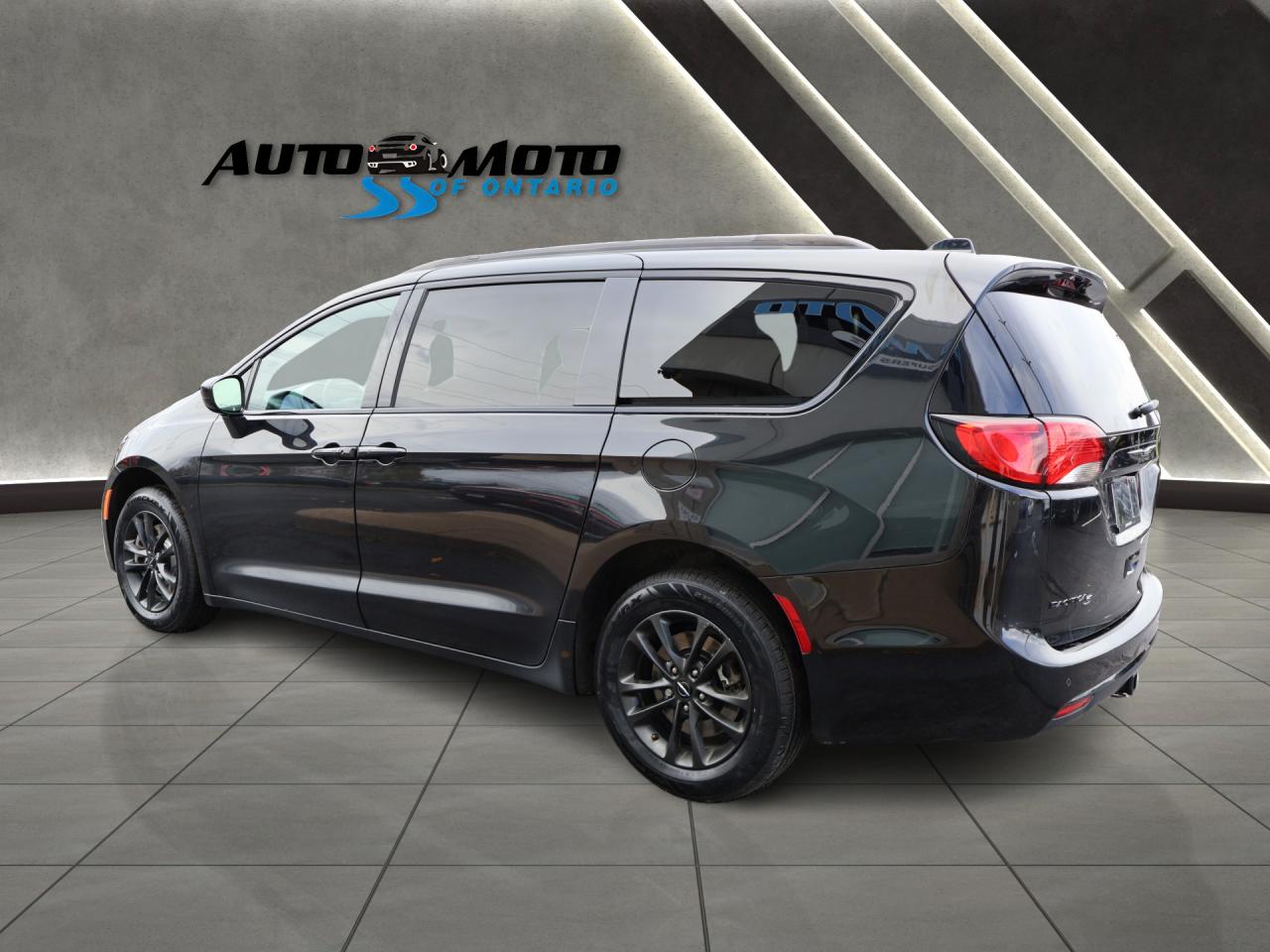 2020 Chrysler Pacifica LAUNCH EDITION-S PKG AWD CERTIFIED *ACCIDENT FREE* NAVI CAMERA HEATED LEATHER P,SENSORS B.SPOT - Photo #4