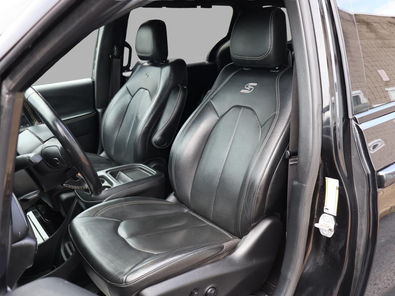 2020 Chrysler Pacifica LAUNCH EDITION-S PKG AWD CERTIFIED *ACCIDENT FREE* NAVI CAMERA HEATED LEATHER P,SENSORS B.SPOT - Photo #13