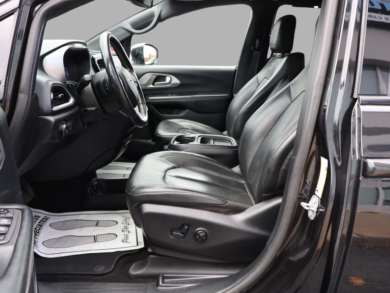 2020 Chrysler Pacifica LAUNCH EDITION-S PKG AWD CERTIFIED *ACCIDENT FREE* NAVI CAMERA HEATED LEATHER P,SENSORS B.SPOT - Photo #14