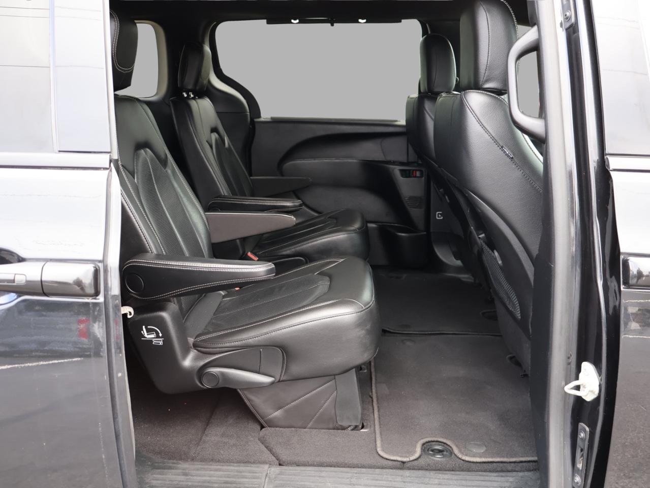 2020 Chrysler Pacifica LAUNCH EDITION-S PKG AWD CERTIFIED *ACCIDENT FREE* NAVI CAMERA HEATED LEATHER P,SENSORS B.SPOT - Photo #17