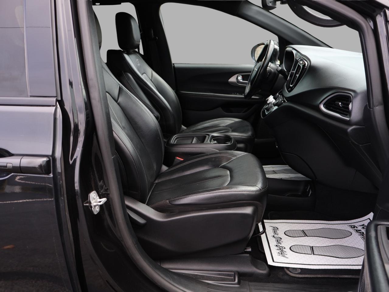 2020 Chrysler Pacifica LAUNCH EDITION-S PKG AWD CERTIFIED *ACCIDENT FREE* NAVI CAMERA HEATED LEATHER P,SENSORS B.SPOT - Photo #18