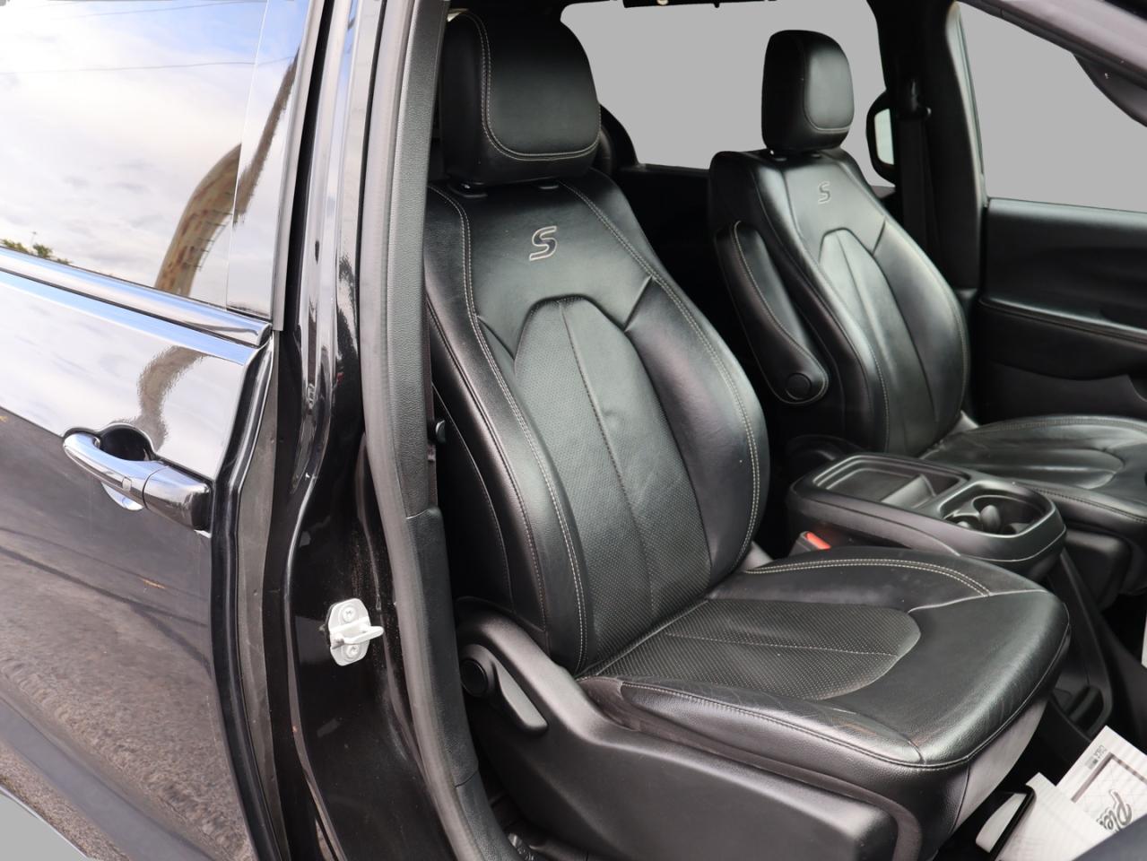 2020 Chrysler Pacifica LAUNCH EDITION-S PKG AWD CERTIFIED *ACCIDENT FREE* NAVI CAMERA HEATED LEATHER P,SENSORS B.SPOT - Photo #19