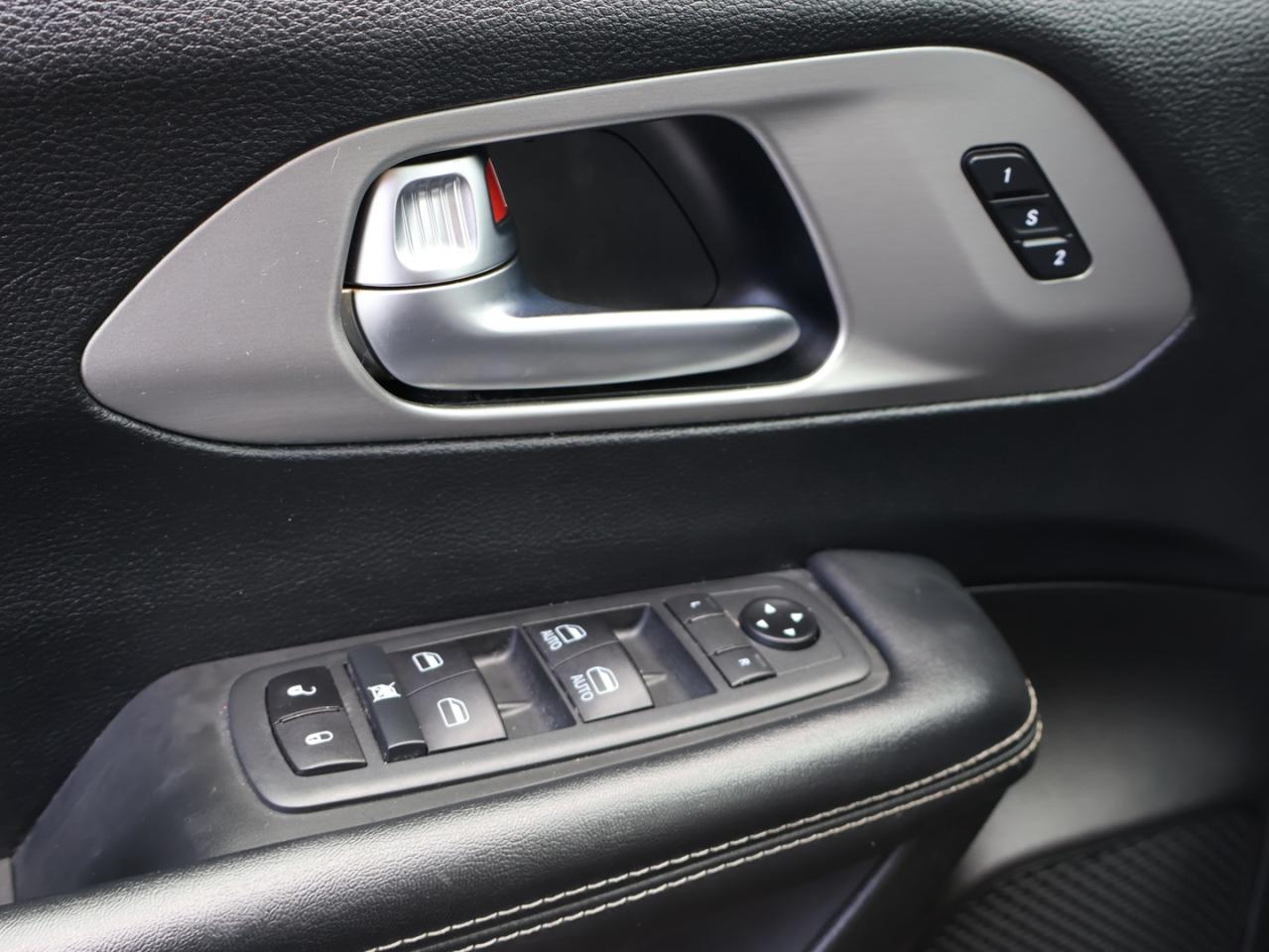 2020 Chrysler Pacifica LAUNCH EDITION-S PKG AWD CERTIFIED *ACCIDENT FREE* NAVI CAMERA HEATED LEATHER P,SENSORS B.SPOT - Photo #27