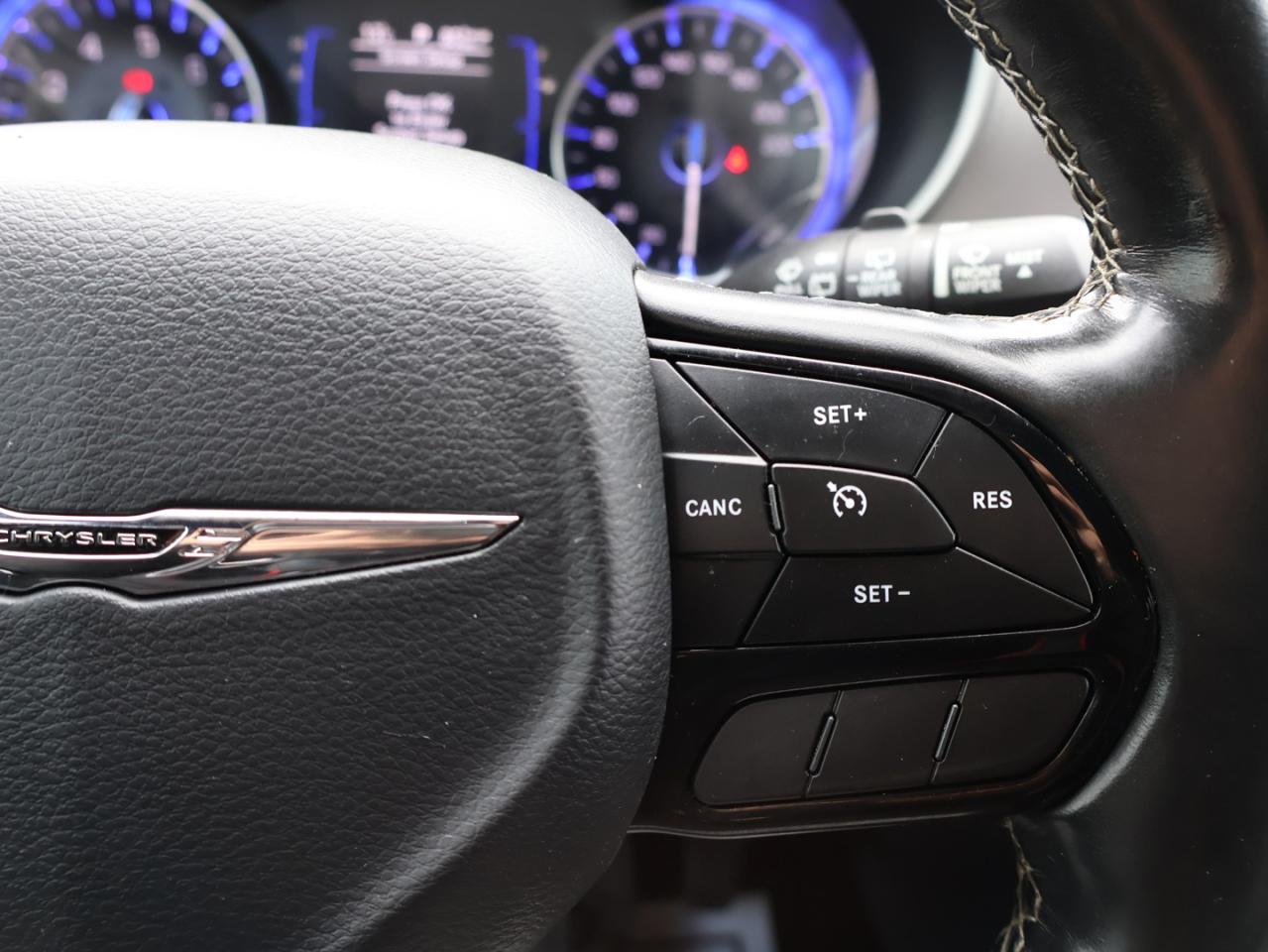 2020 Chrysler Pacifica LAUNCH EDITION-S PKG AWD CERTIFIED *ACCIDENT FREE* NAVI CAMERA HEATED LEATHER P,SENSORS B.SPOT - Photo #33