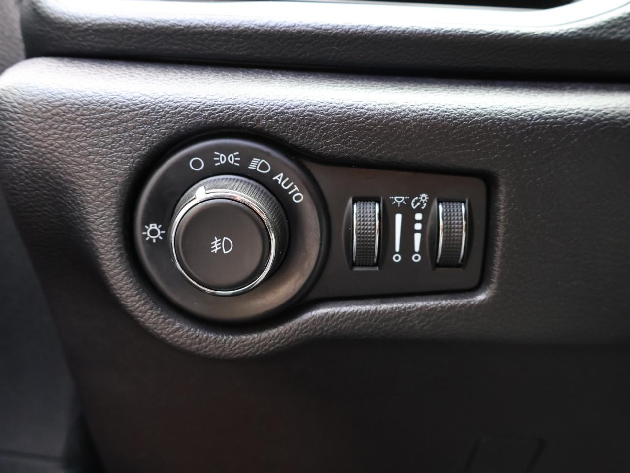 2020 Chrysler Pacifica LAUNCH EDITION-S PKG AWD CERTIFIED *ACCIDENT FREE* NAVI CAMERA HEATED LEATHER P,SENSORS B.SPOT - Photo #34