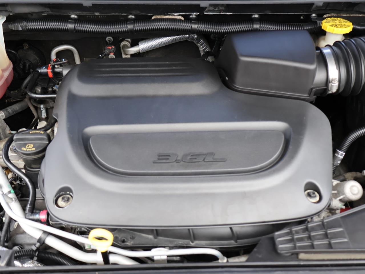 2020 Chrysler Pacifica LAUNCH EDITION-S PKG AWD CERTIFIED *ACCIDENT FREE* NAVI CAMERA HEATED LEATHER P,SENSORS B.SPOT - Photo #39