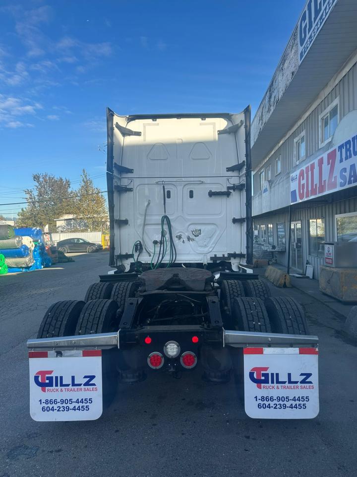 2024 Freightliner CASCADIA  - Photo #6