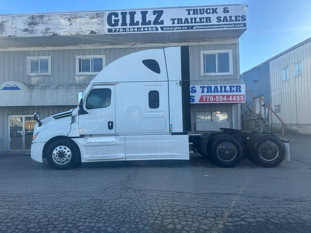 2024 Freightliner CASCADIA  - Photo #4