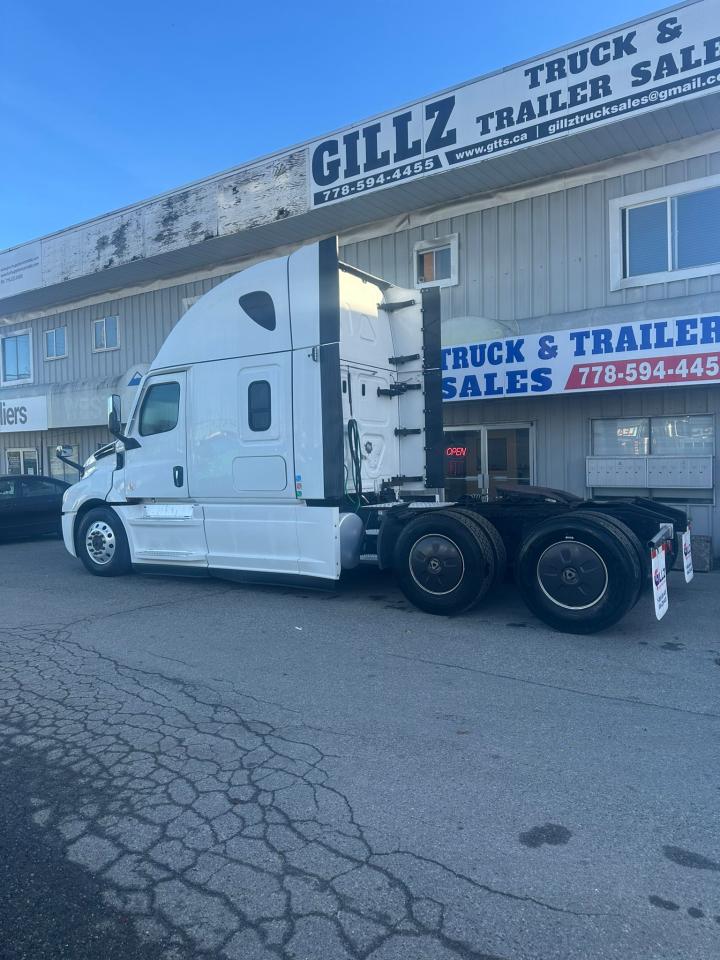 2024 Freightliner CASCADIA  - Photo #5