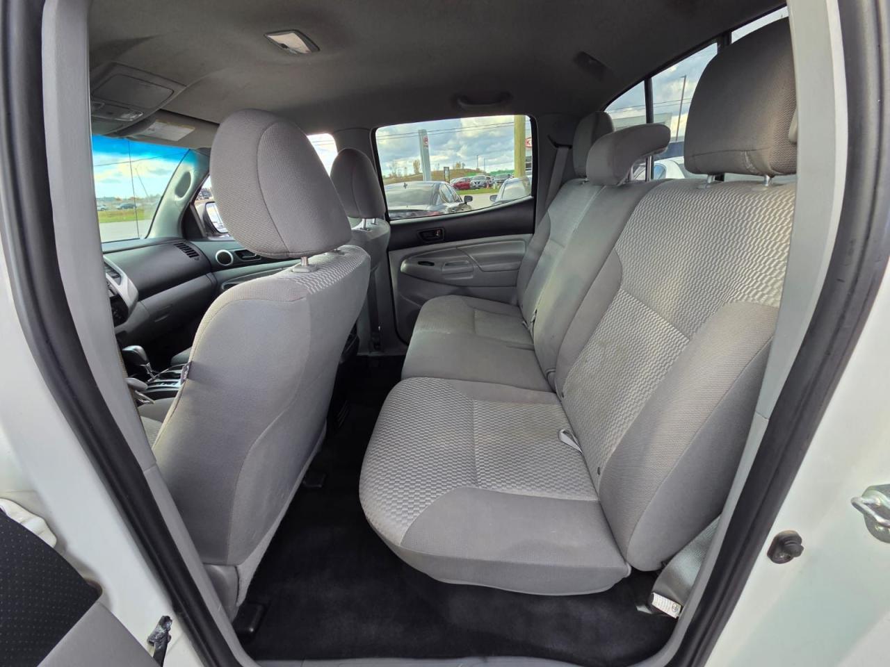 2015 Toyota Tacoma CREW CAB, 4X4, V6, ALLOYS, NO ACCIDENT, CERTIFIED - Photo #11