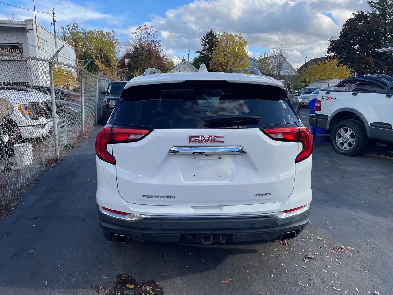 2018 GMC Terrain SLT *4X4, HEATED SEAT & STEERING, MOONROOF* Photo
