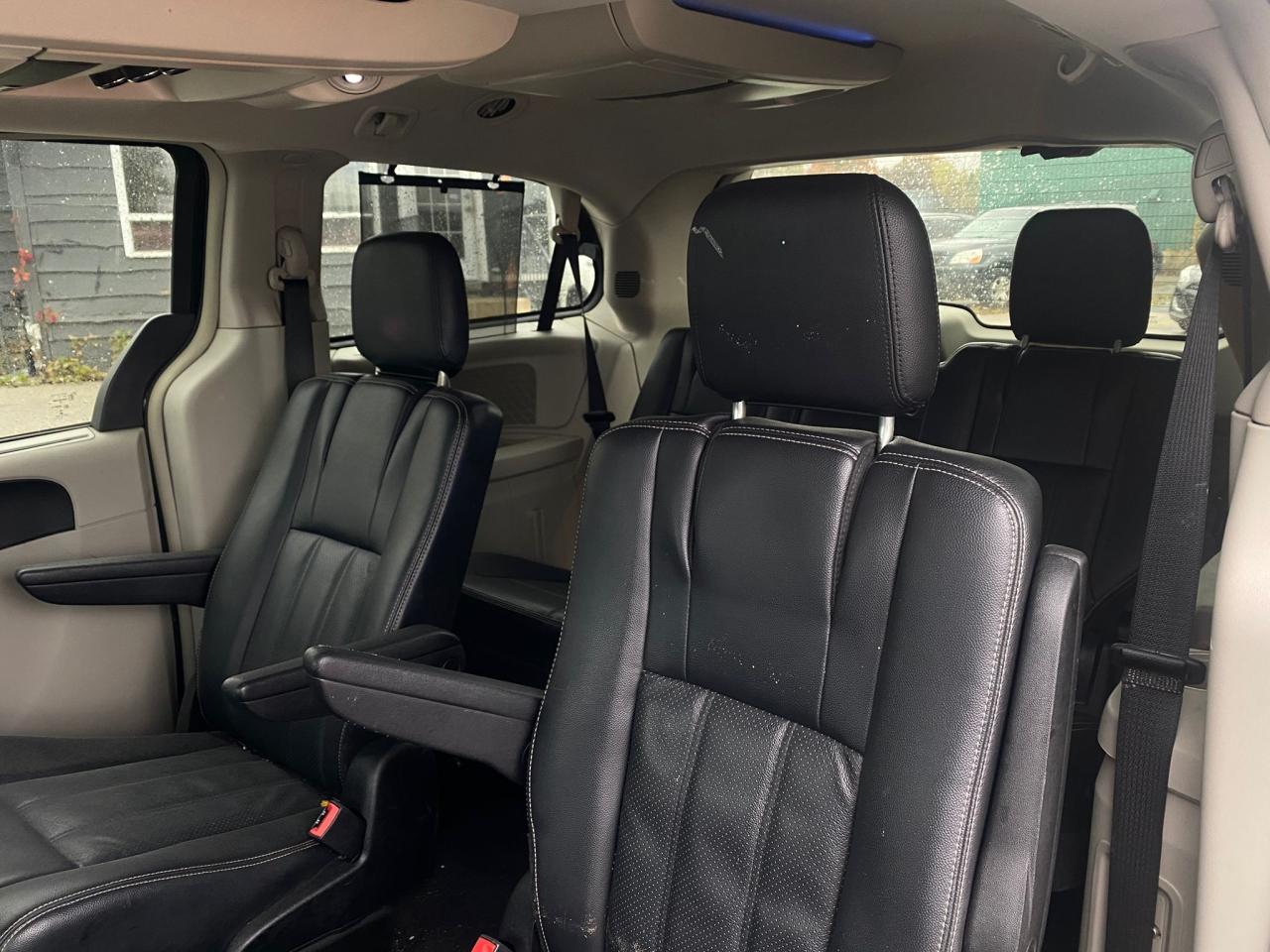 2014 Dodge Grand Caravan Crew - Photo #11